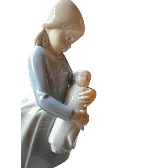 Lladro Girl Holding Baby Figurine 9" Tall Porcelain Spain Collectible sculpture - Picture 7 of 16